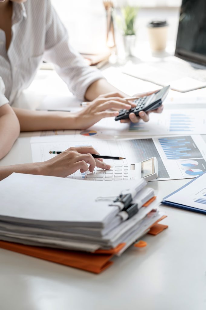Suivi de budget sur tablette, page services du site Fiducia Management à Luxembourg